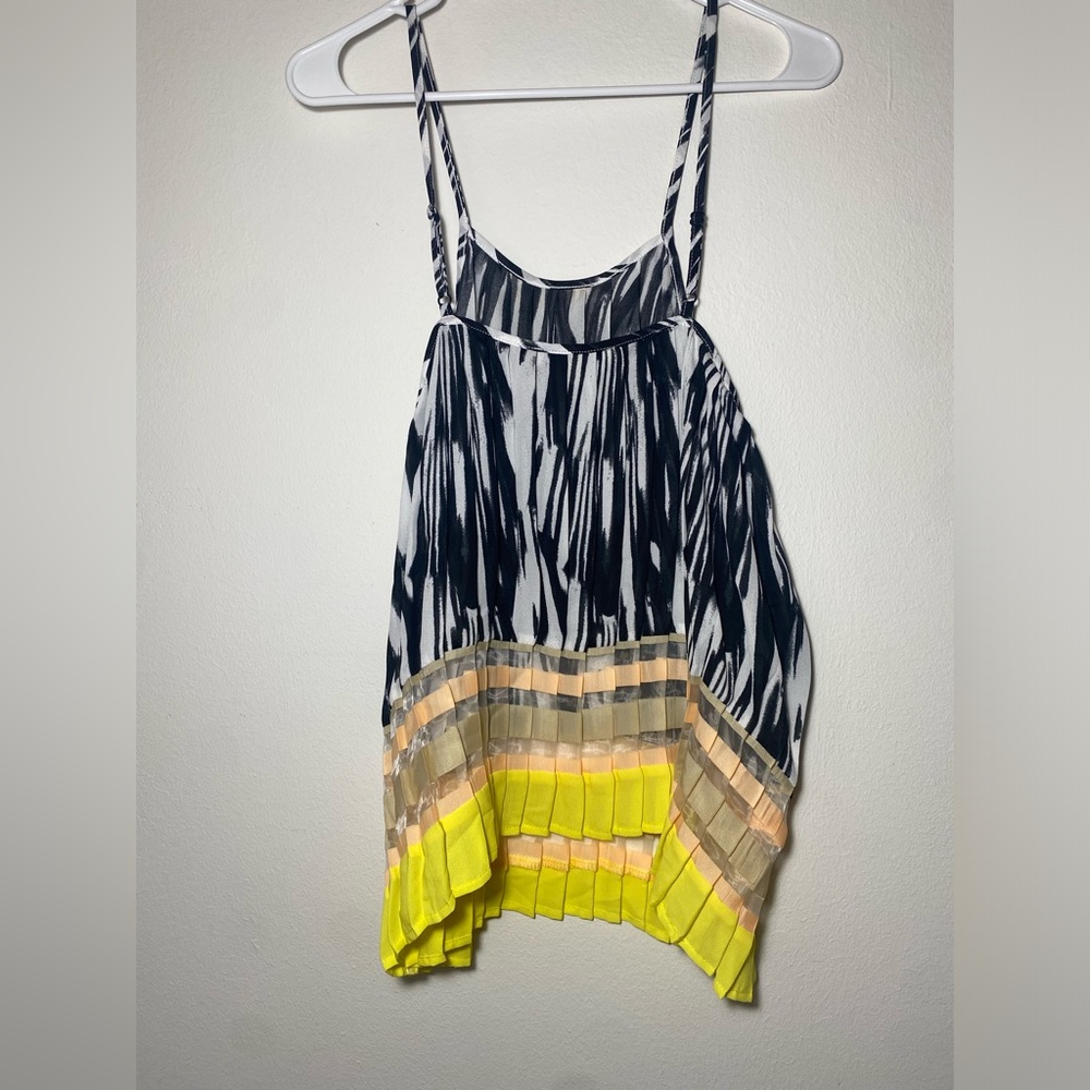 Jealous Tomato Sleeveless Top - Picture 2 of 3